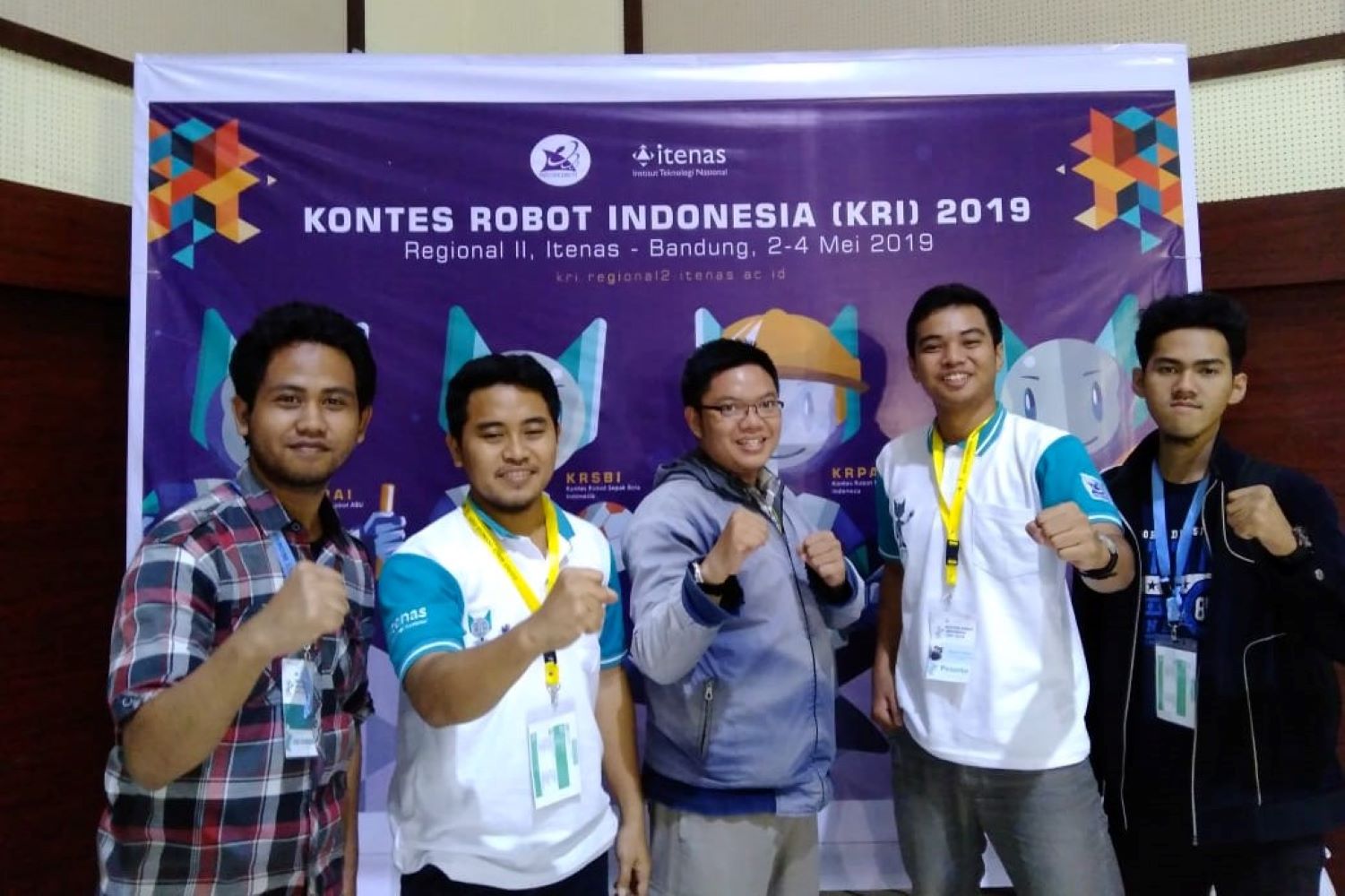 Mahasiswa Teknik Elektro UAI Mengikuti Ajang Kompetisi Kontes ROBOT Indonesia (KRI) 2019